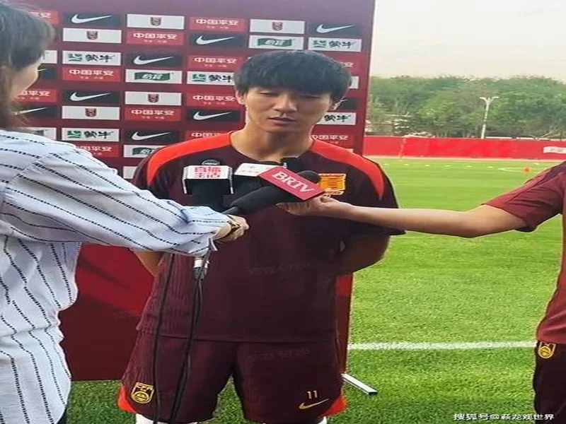 硬刚！BRTV连发2条视频质疑足协评议，慢放韦世豪犯规后爆粗口型